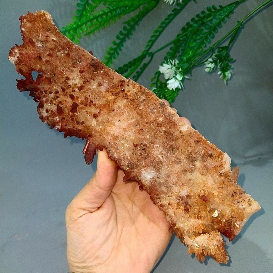 Kırmızı Kuvars Kristal Kümesi 467 gr
