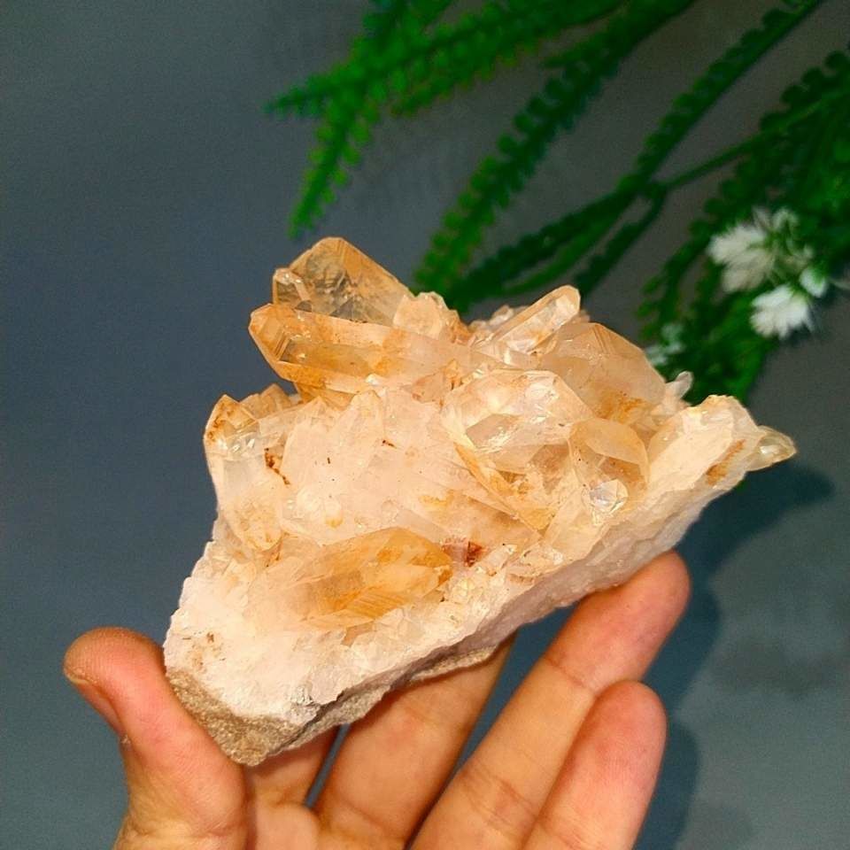 Kırmızı Kuvars Kristal Kümesi 265 gr
