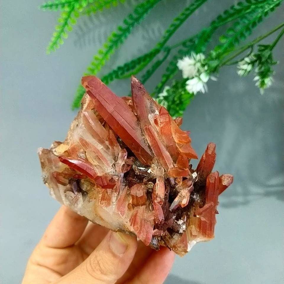 Kırmızı Kuvars Kristal Kümesi 262 gr